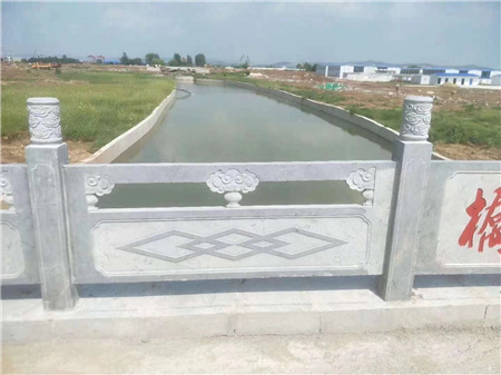 青石栏杆
